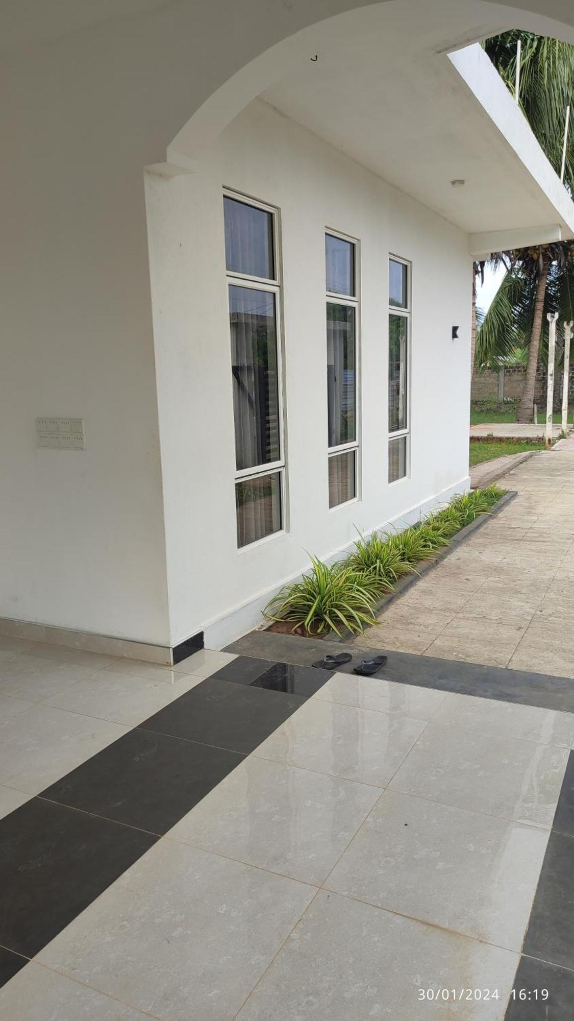 Laxsume Guest House Nilaveli Exterior foto